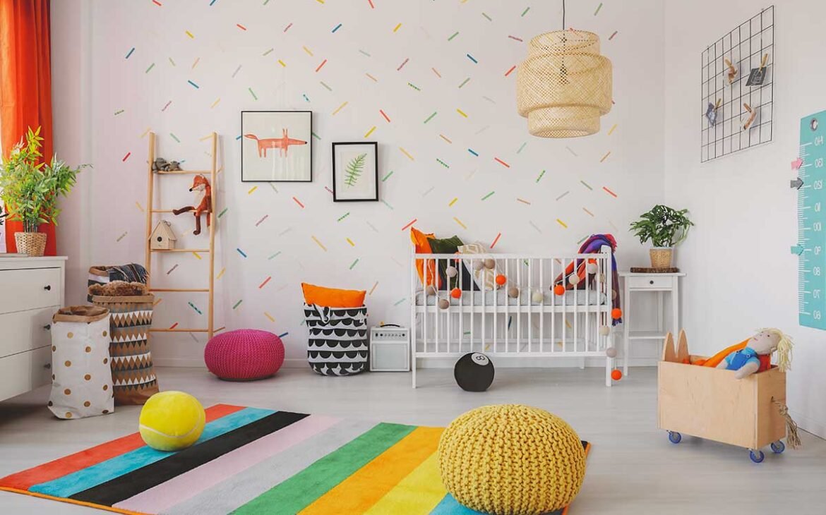 chambre d'enfant coloré et avec de nombreuses activités amusantes